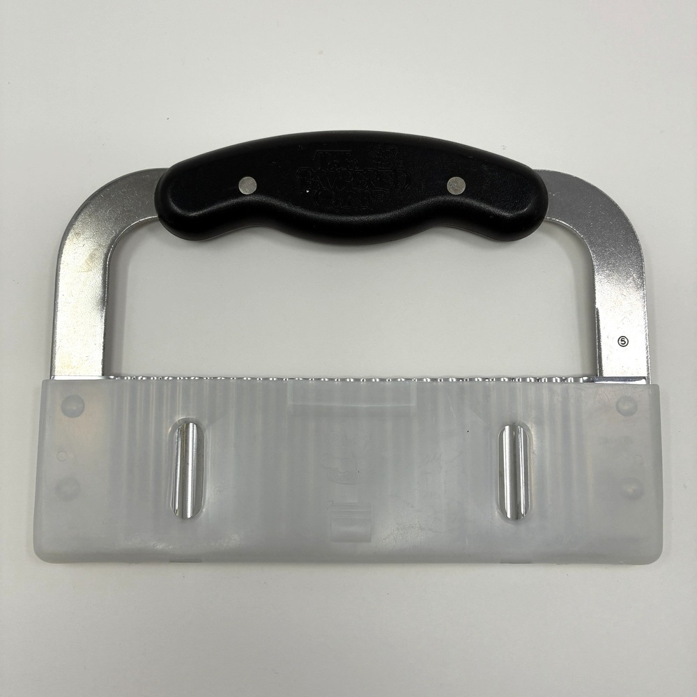 Pampered Chef Crinkle Cutter #1062 w/ Flat Blade & Shield - Stainless Steel